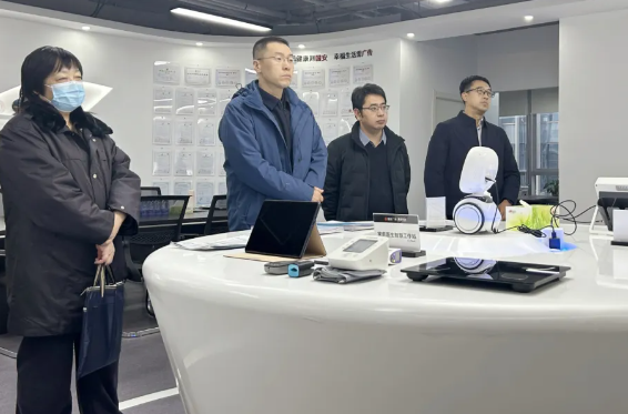 石景山區(qū)領(lǐng)導(dǎo)服務(wù)走訪漸健醫(yī)療總部，鼓勵(lì)加大科技創(chuàng)新力度、堅(jiān)持實(shí)干惠民